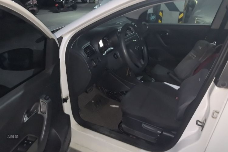 Volkswagen Polo 2015 car image #18