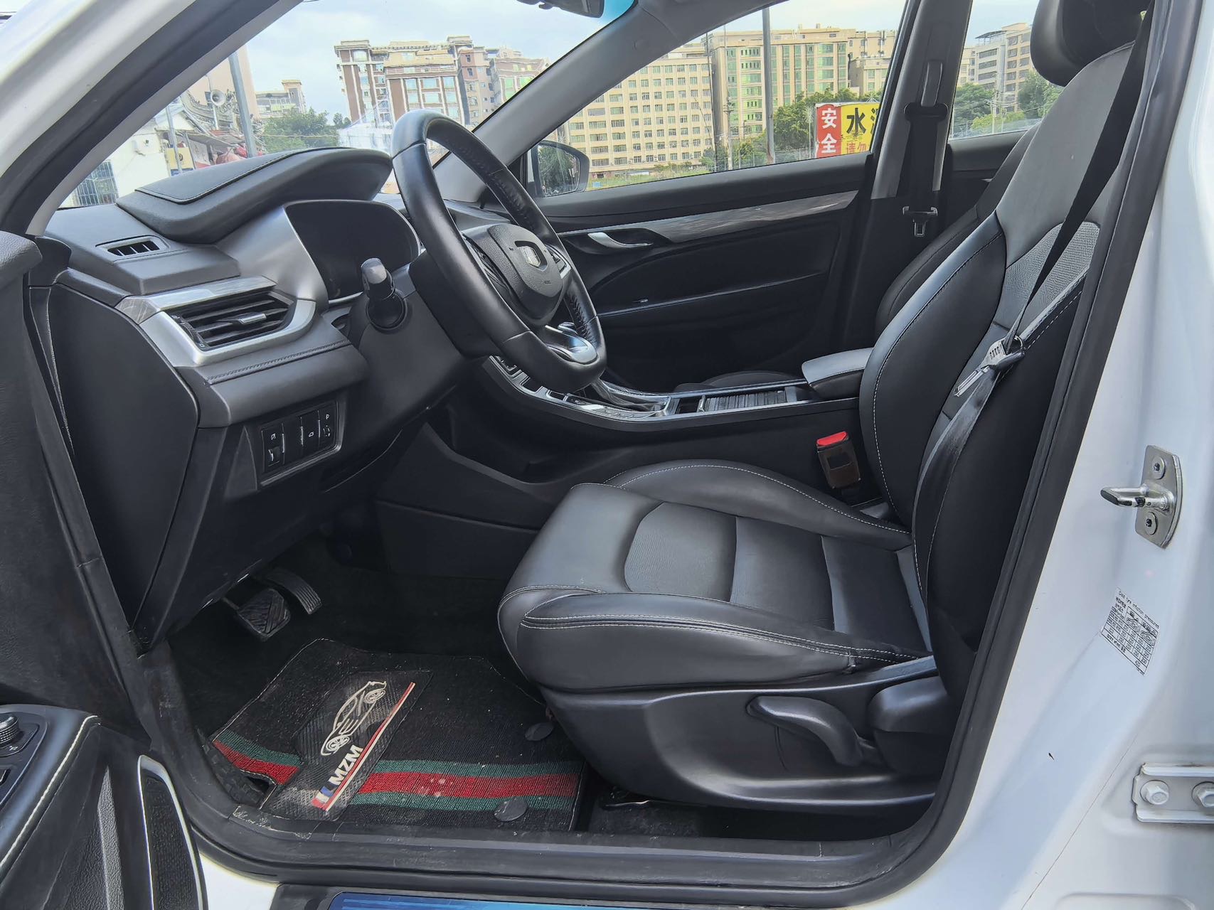 GEELY Emgrand 2019 صورة سيارة #4