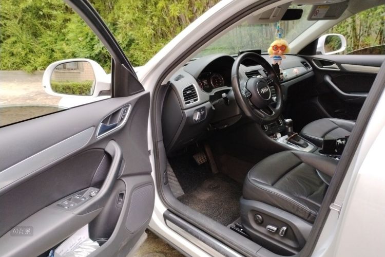 Audi Q3 2016 car image #18
