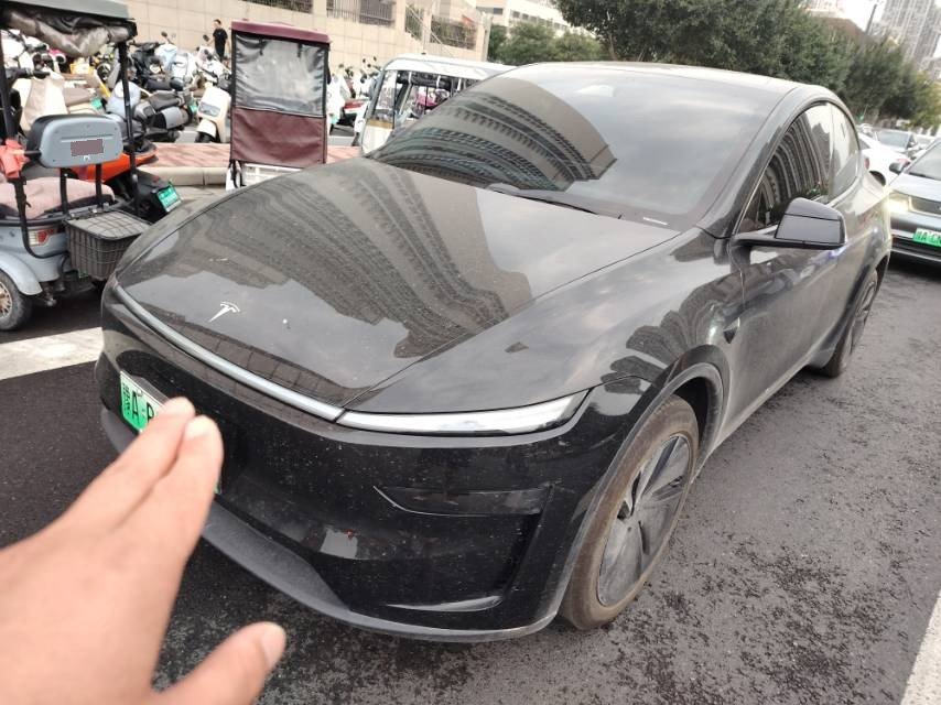 Tesla Model Y 2025 Tesla Model Y 2025 car image