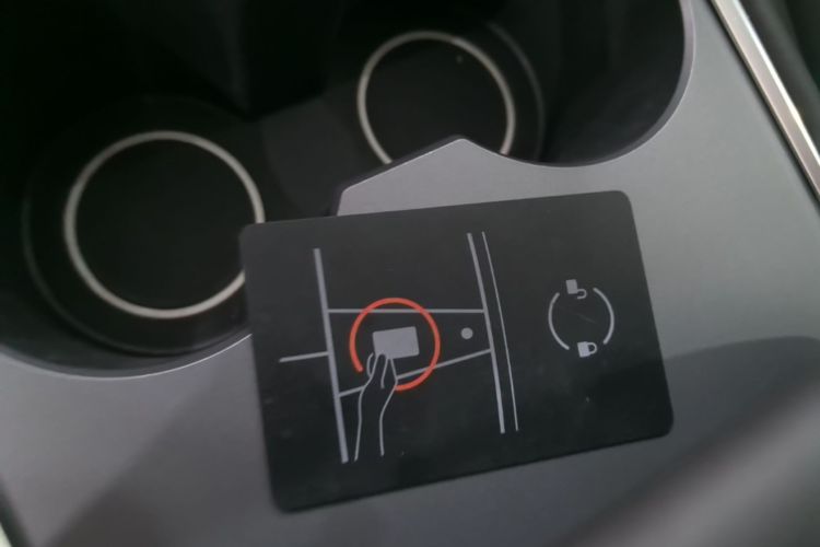 Tesla Model Y 2021 car image #9