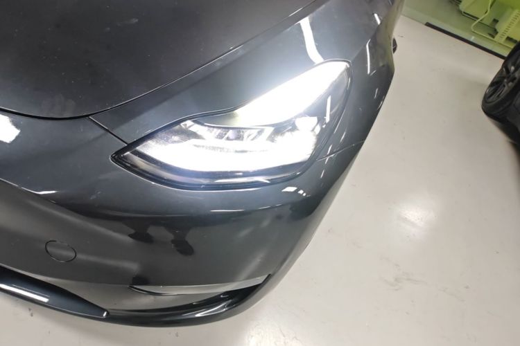 Tesla Model Y 2024 immagine di auto #23