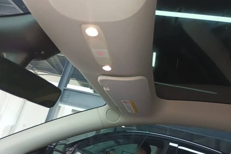 Tesla Model Y 2022 car image #20