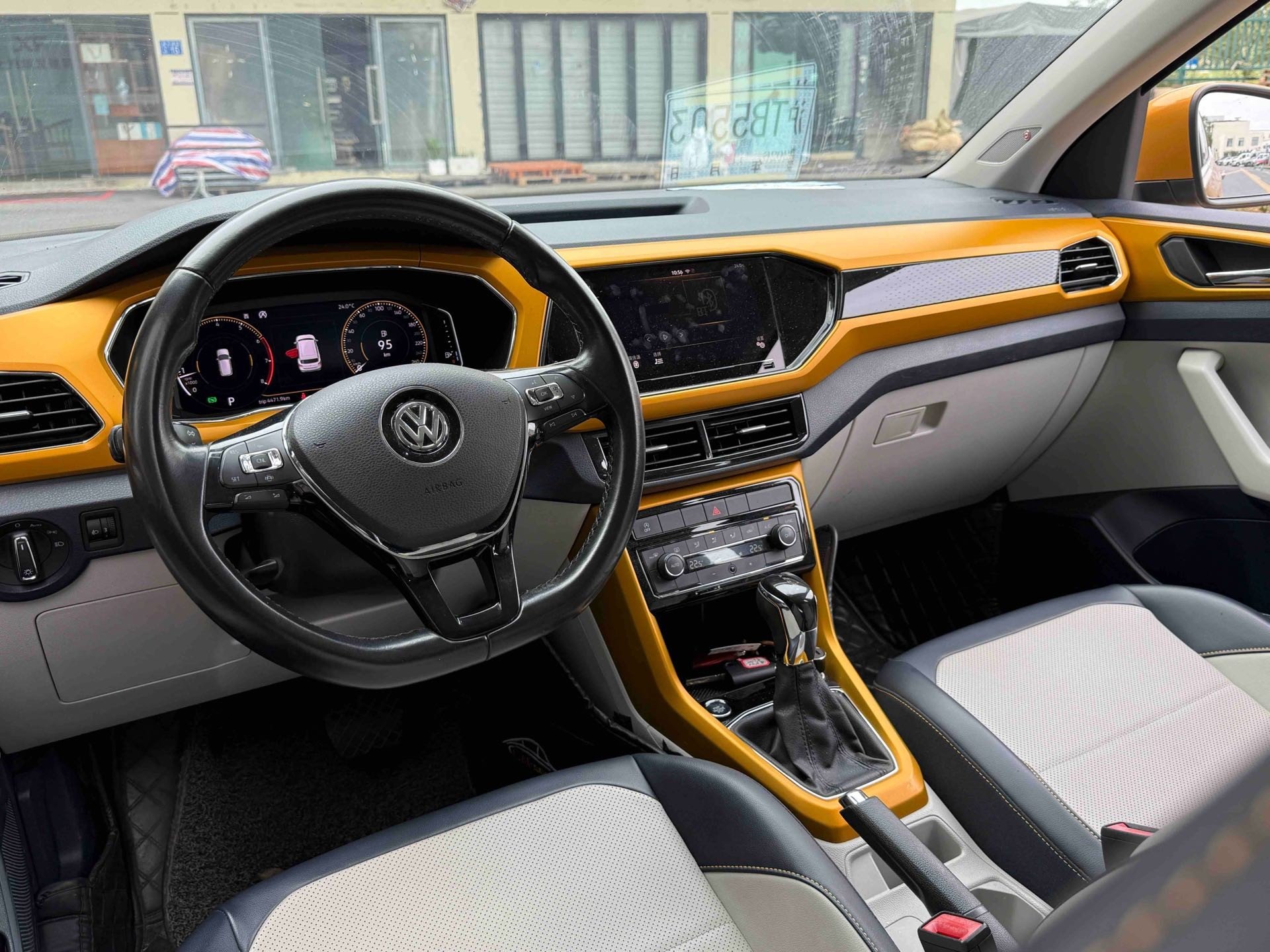 Volkswagen T-Cross 2019 car image #5