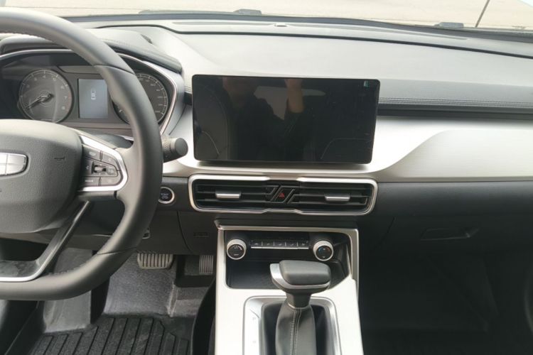 GEELY Coolray 2025 #13 GEELY Coolray 2025 car image #13