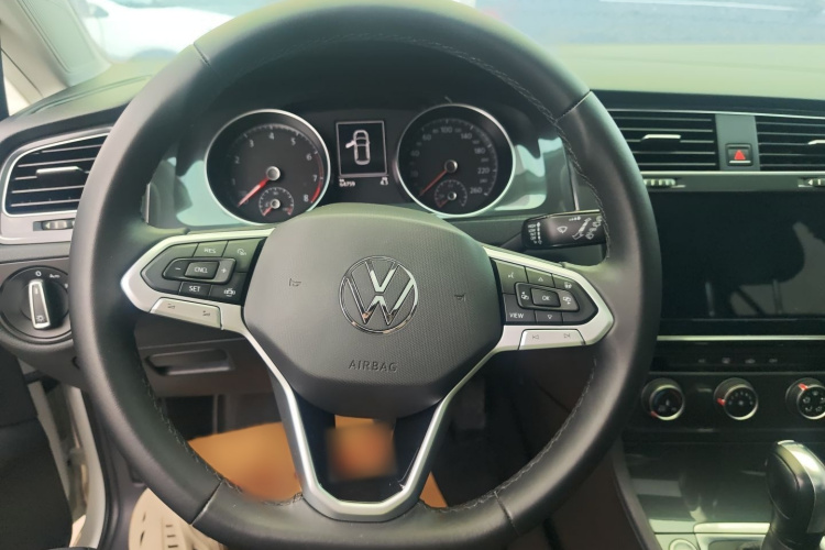 Volkswagen Golf 2020 car image #12