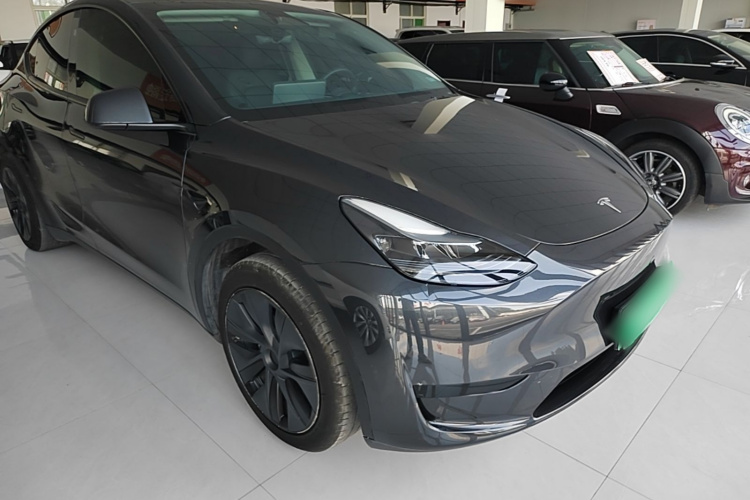 Tesla Model Y 2024 #4 Tesla Model Y 2024 car image #4