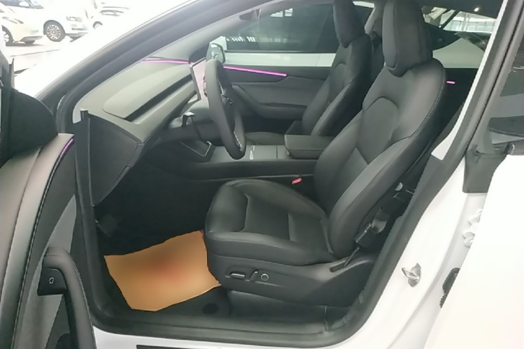 Tesla Model Y 2025 #15 Tesla Model Y 2025 car image #15
