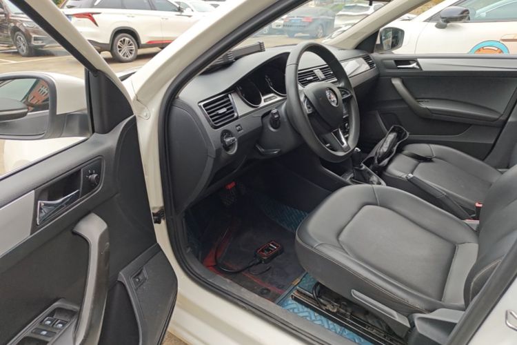 Skoda Rapid 2021 immagine di auto #16
