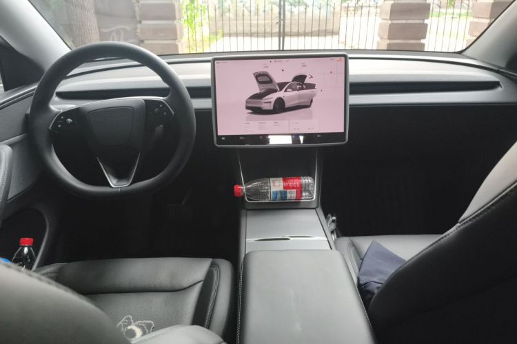 Tesla Model Y 2025 #7 Tesla Model Y 2025 car image #7