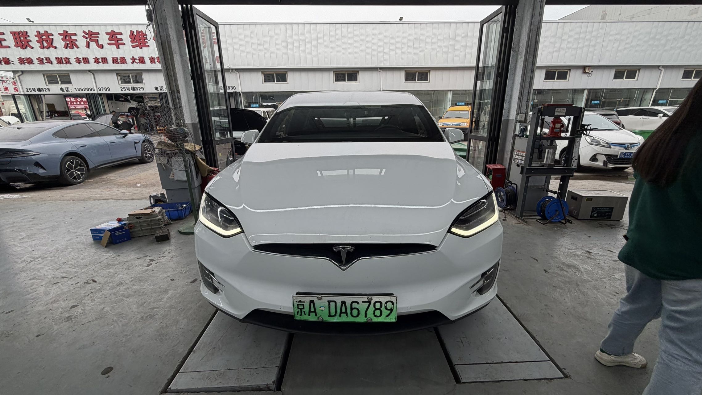 Tesla Model X 2017 #5 Tesla Model X 2017 car image #5