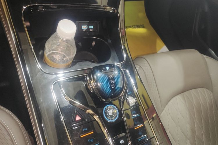 BYD Han 2025 car image #18