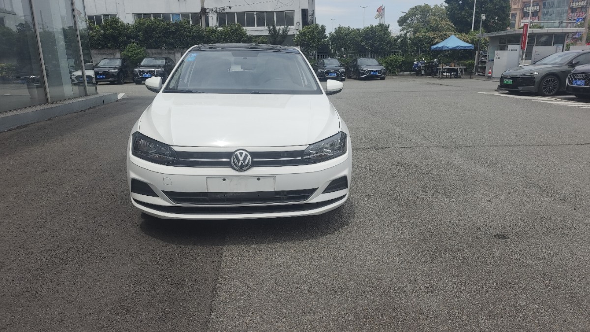 Volkswagen Polo 2019 car image #2