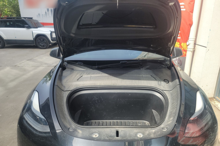 Tesla Model Y 2022 car image #20