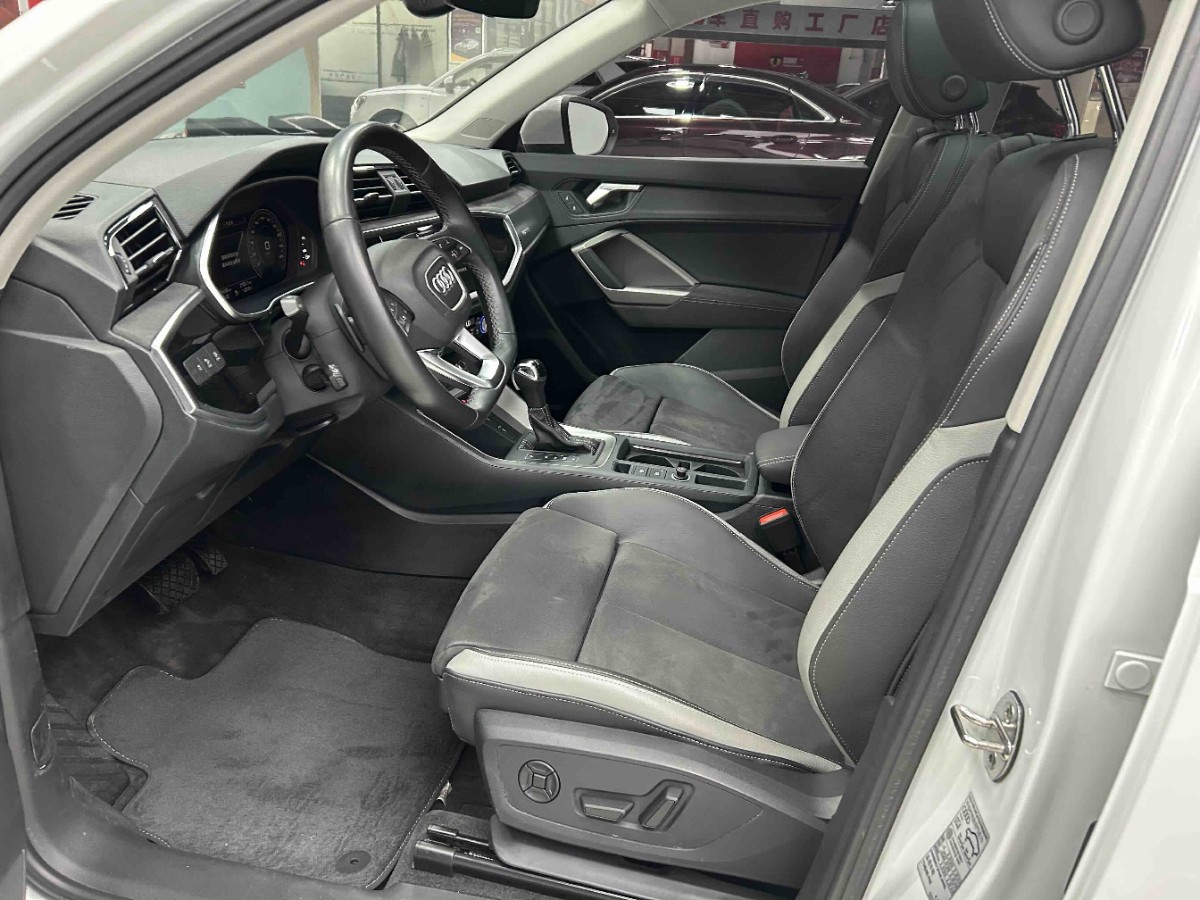 Audi Q3 2022 car image #2