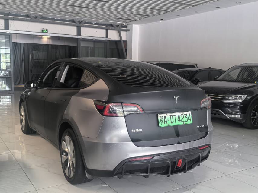 Tesla Model Y 2023 #4 Tesla Model Y 2023 car image #4