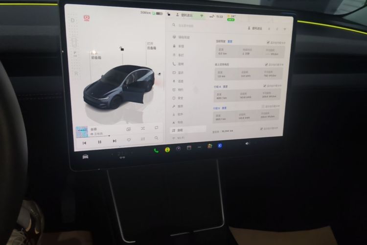 Tesla Model Y 2025 #13 Tesla Model Y 2025 car image #13