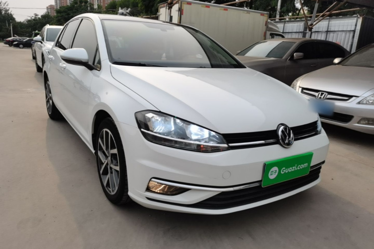 Volkswagen Golf 2019 car image #4
