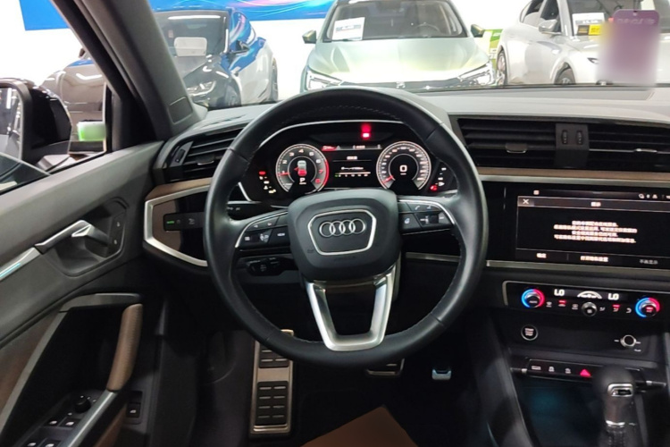 Audi Q3 2023 #11 Audi Q3 2023 car image #11