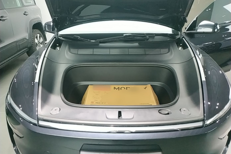 Tesla Model Y 2025 immagine di auto #22