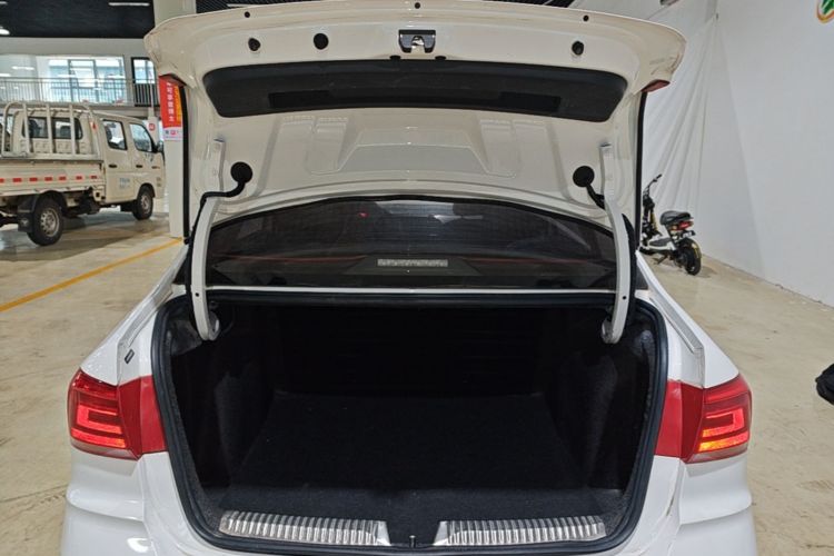 Volkswagen Santana 2022 car image #19