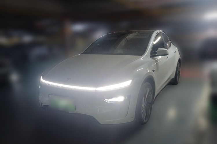 Tesla Model Y 2025 #2 Tesla Model Y 2025 car image #2