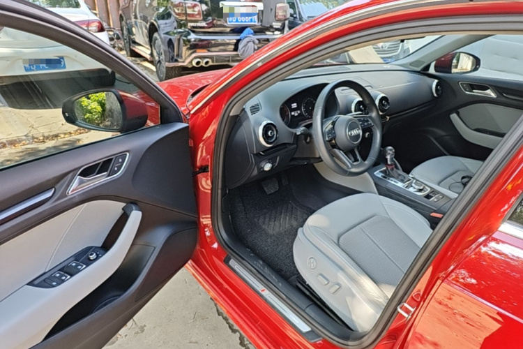 Audi A3 2019 immagine di auto #16