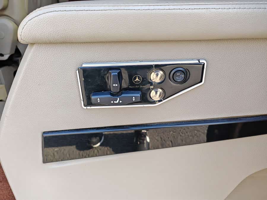 奔驰 唯雅诺 2013 汽车图片 #15