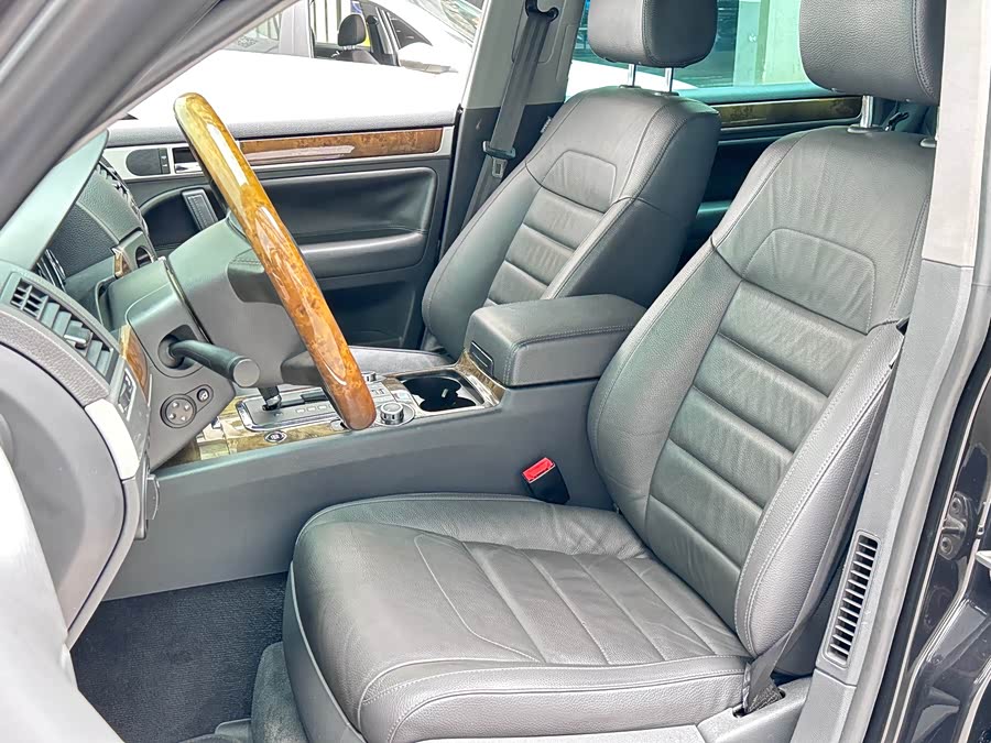 Volkswagen Touareg 2010 immagine di auto #15