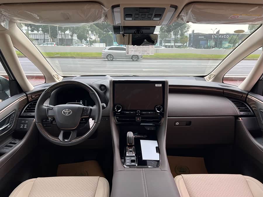 Toyota Alphard car image #15