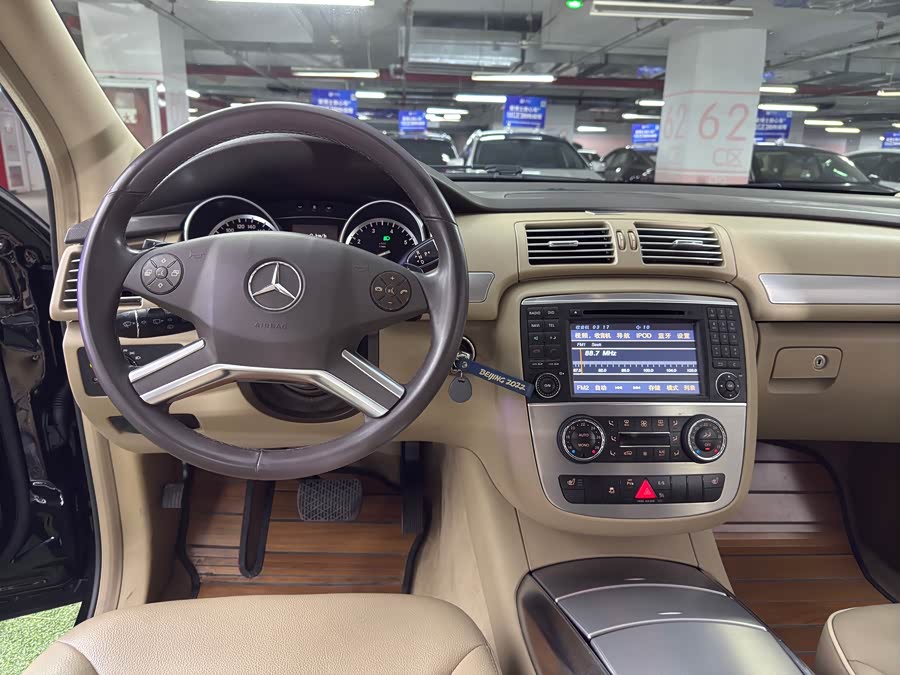 Mercedes-Benz R Class 2014 car image #15