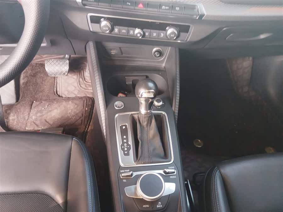 Audi Q2L e-tron 2020 car image #15