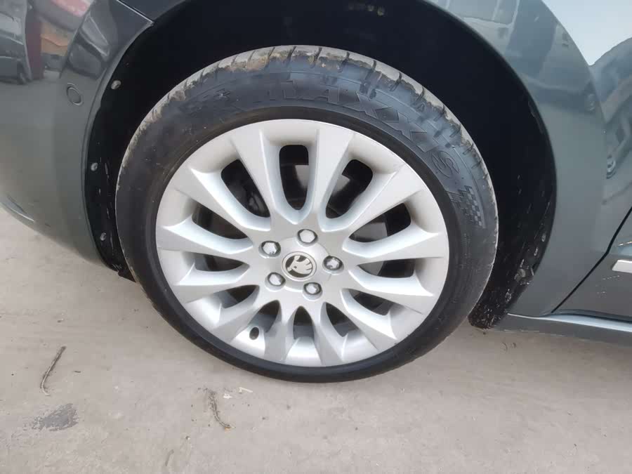 Skoda Superb Combi 2014 car image #15