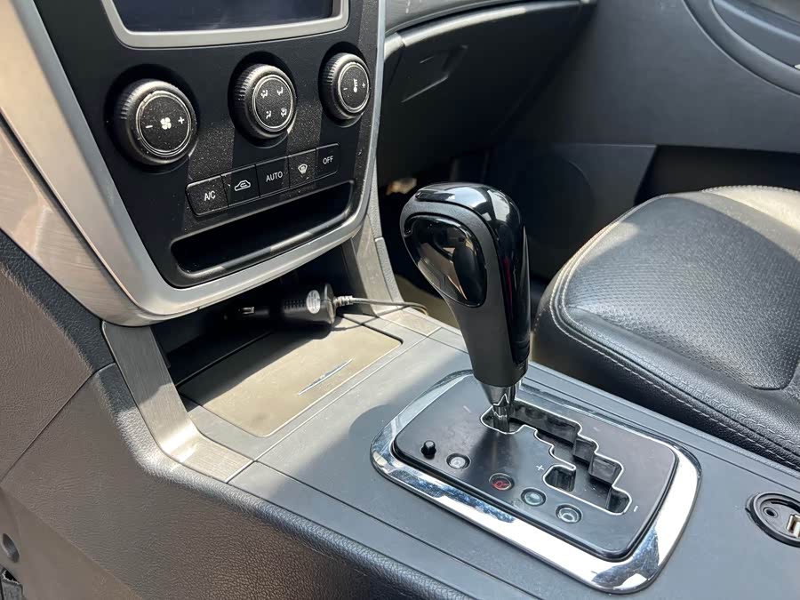 GEELY GX7 2013 car image #15