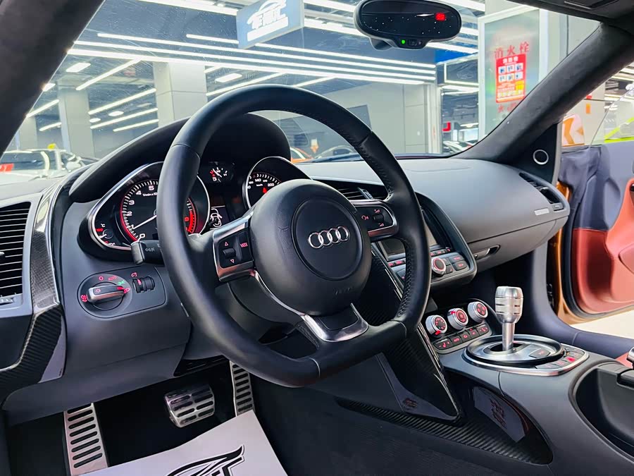 Audi R8 2012 car image #15