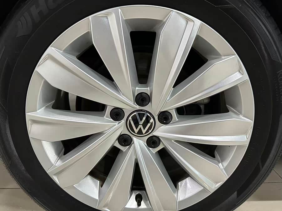 Volkswagen Passat 2021 صورة سيارة #15