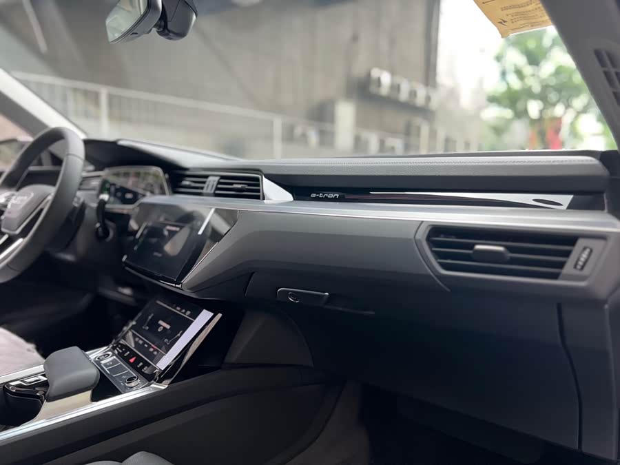 Audi e-tron 2024 #15 Audi e-tron 2024 car image #15