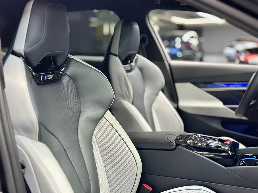 BMW M5 New Energy 2025 car image #15