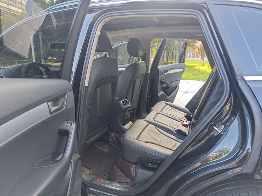 Audi Q5 2012 car image #15