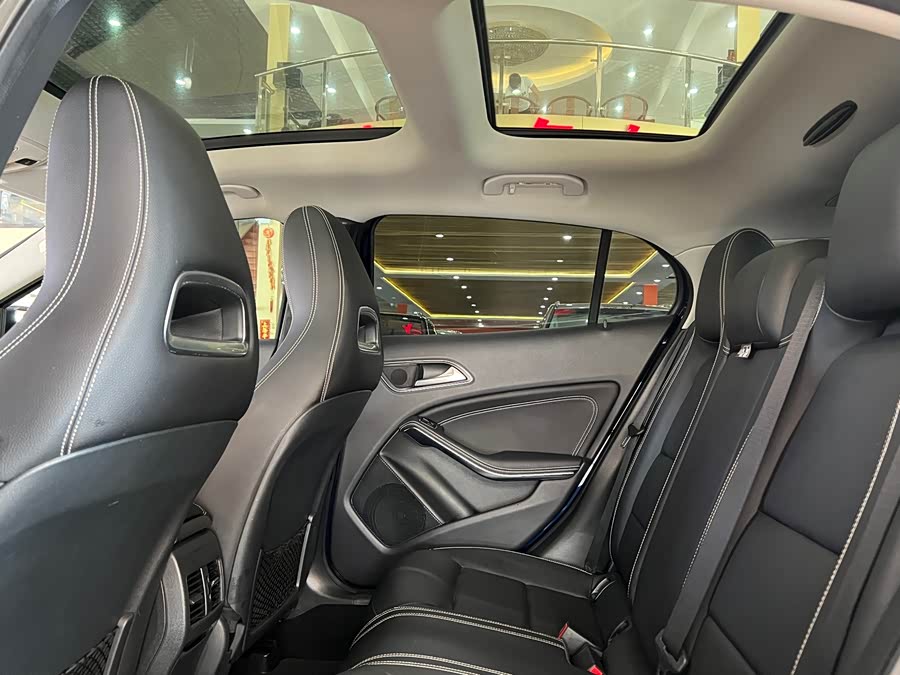 Mercedes-Benz GLA Class 2017 car image #15