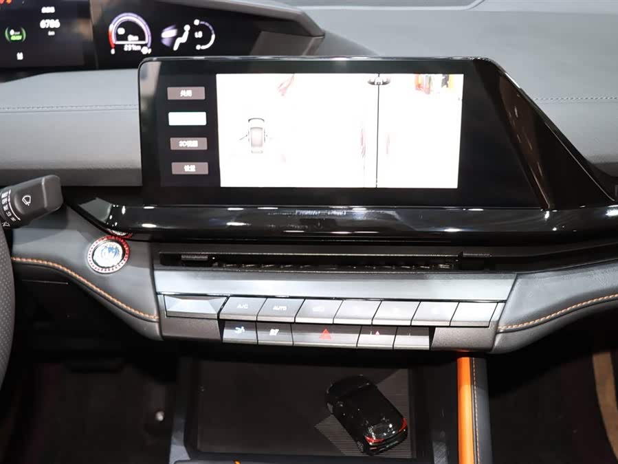 Changan UNI-V iDD 2023 car image #15