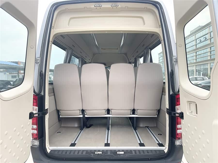 Mercedes-Benz Sprinter 2014 car image #15