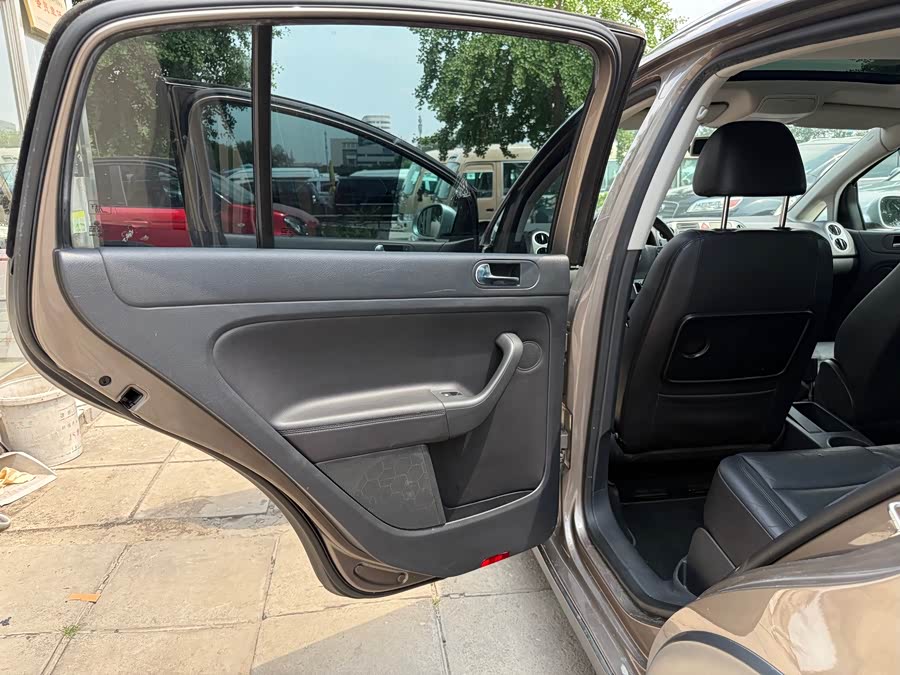 Volkswagen Golf (Imported) 2012 imagem de carro #15