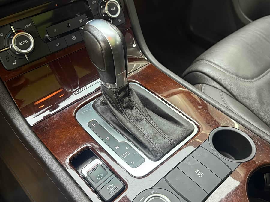 Volkswagen Touareg 2014 car image #15