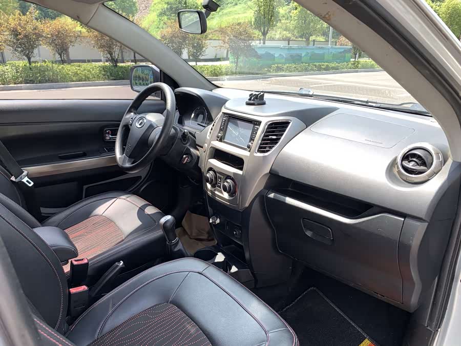 Great Wall M4 2012 صورة سيارة #15