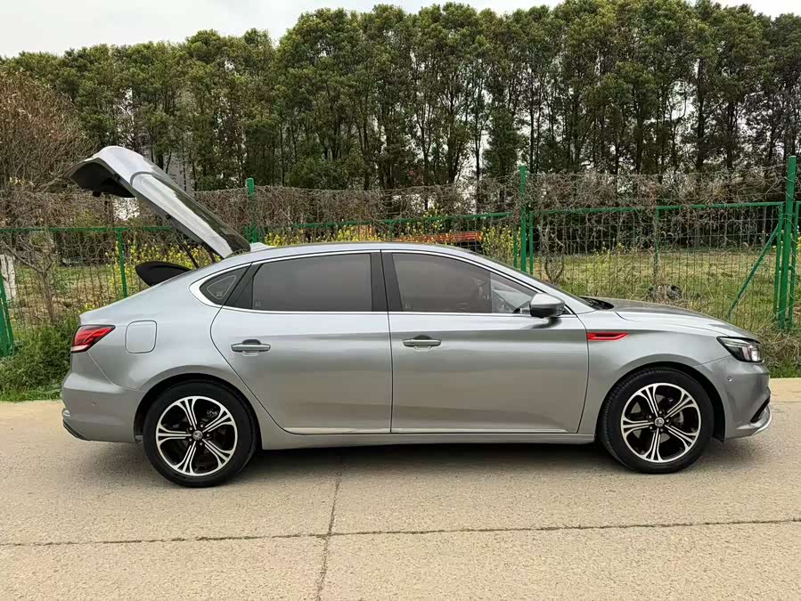 MG 6 New Energy 2019 car image #15