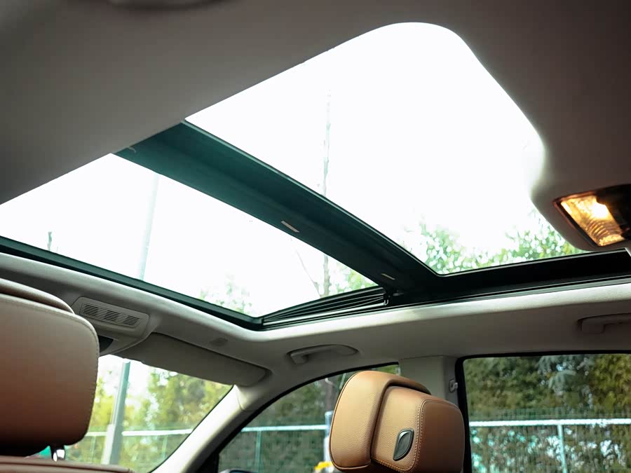 BMW 5 Series GT 2012 immagine di auto #15