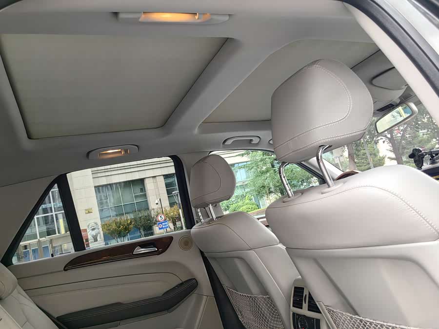 Mercedes-Benz M Class 2012 car image #15