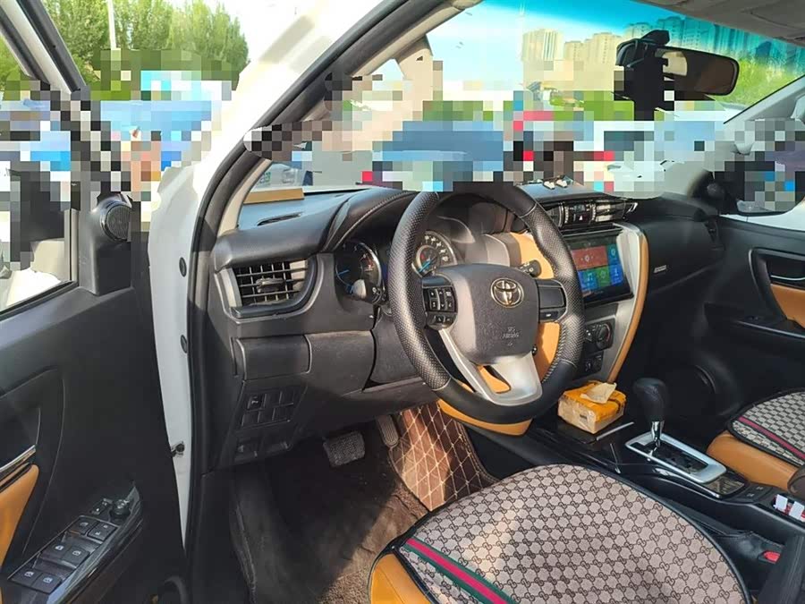 Toyota Fortuner 2017 صورة سيارة #15