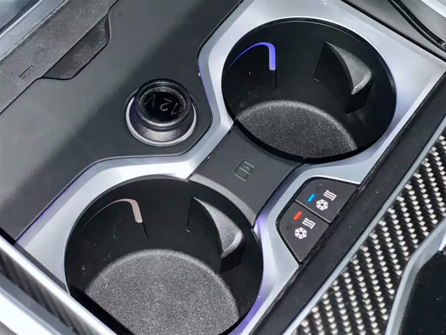 BMW XM 2025 car image #15